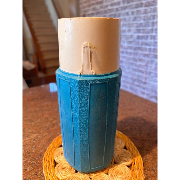 Vintage 70’s Blue Thermos Made in Canada - Picture 2 of 6